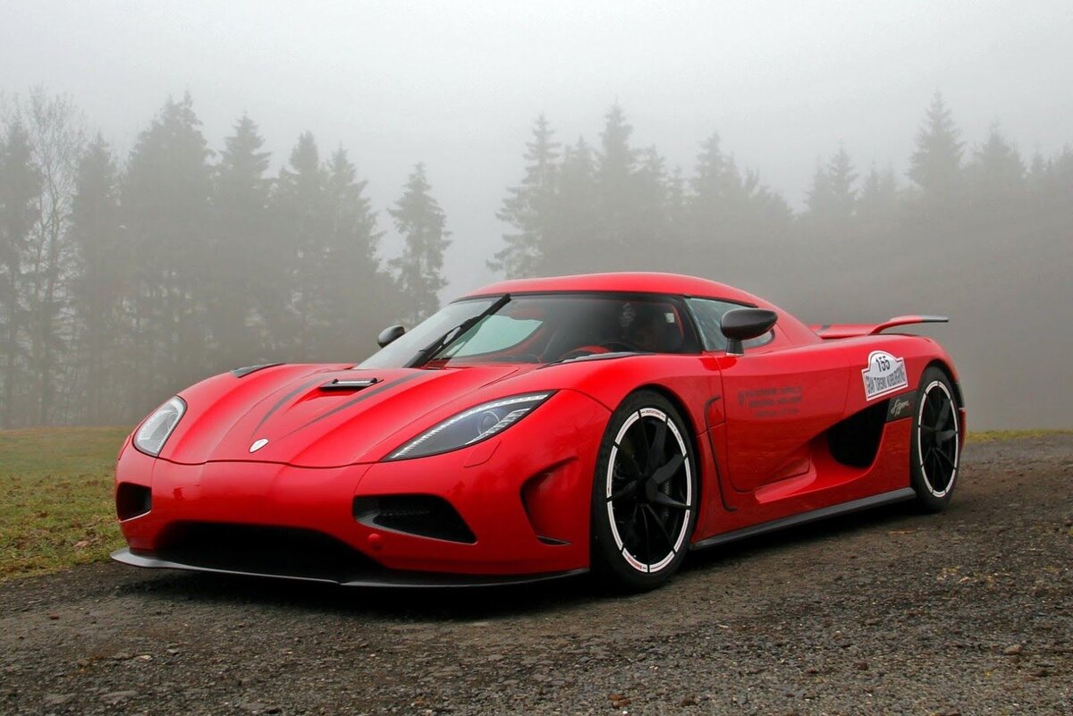 Машина Koenigsegg Agera r фиолетовый