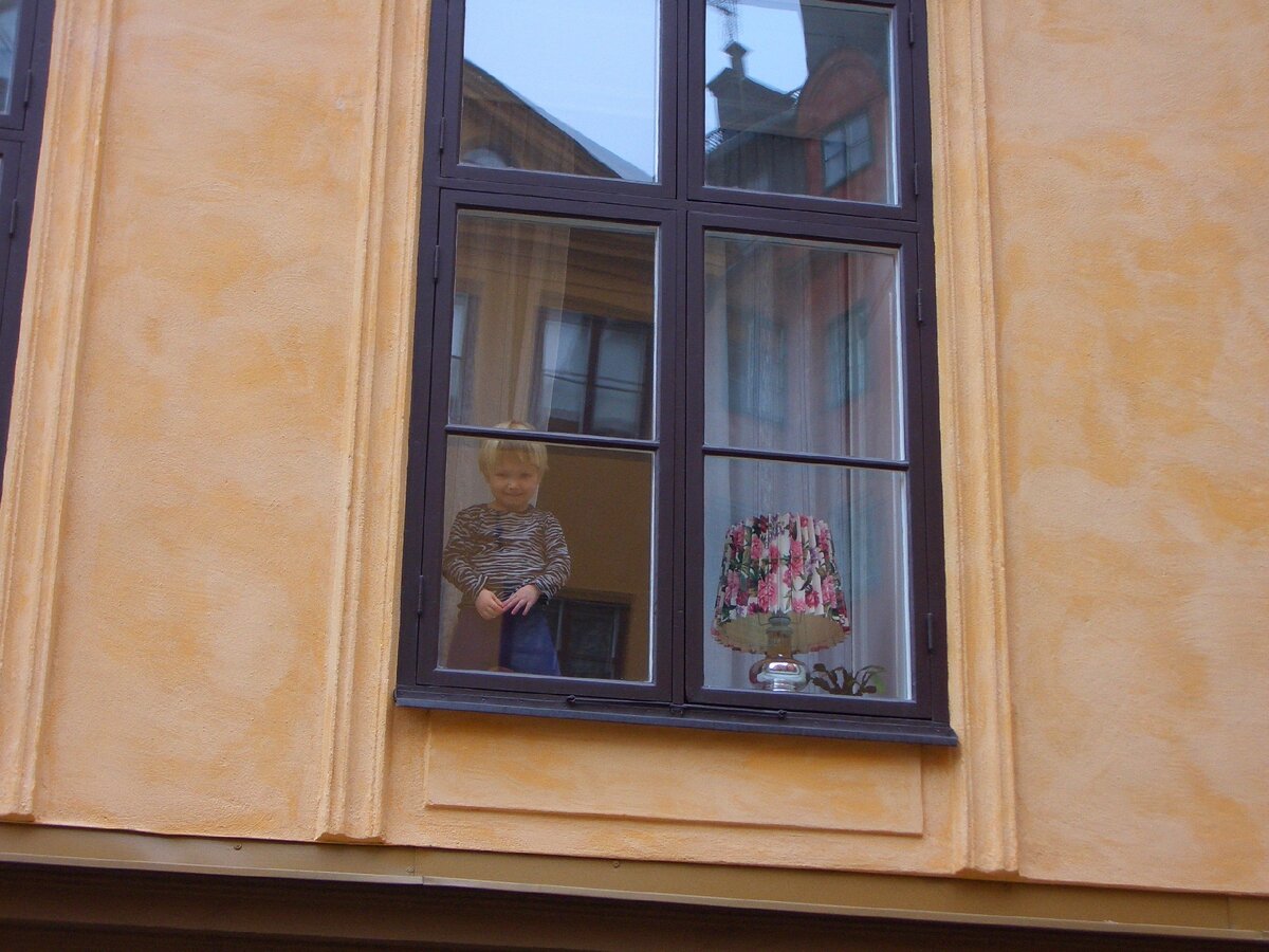 Дом этот отелем стал совсем недавно. По меркам Старого Города.