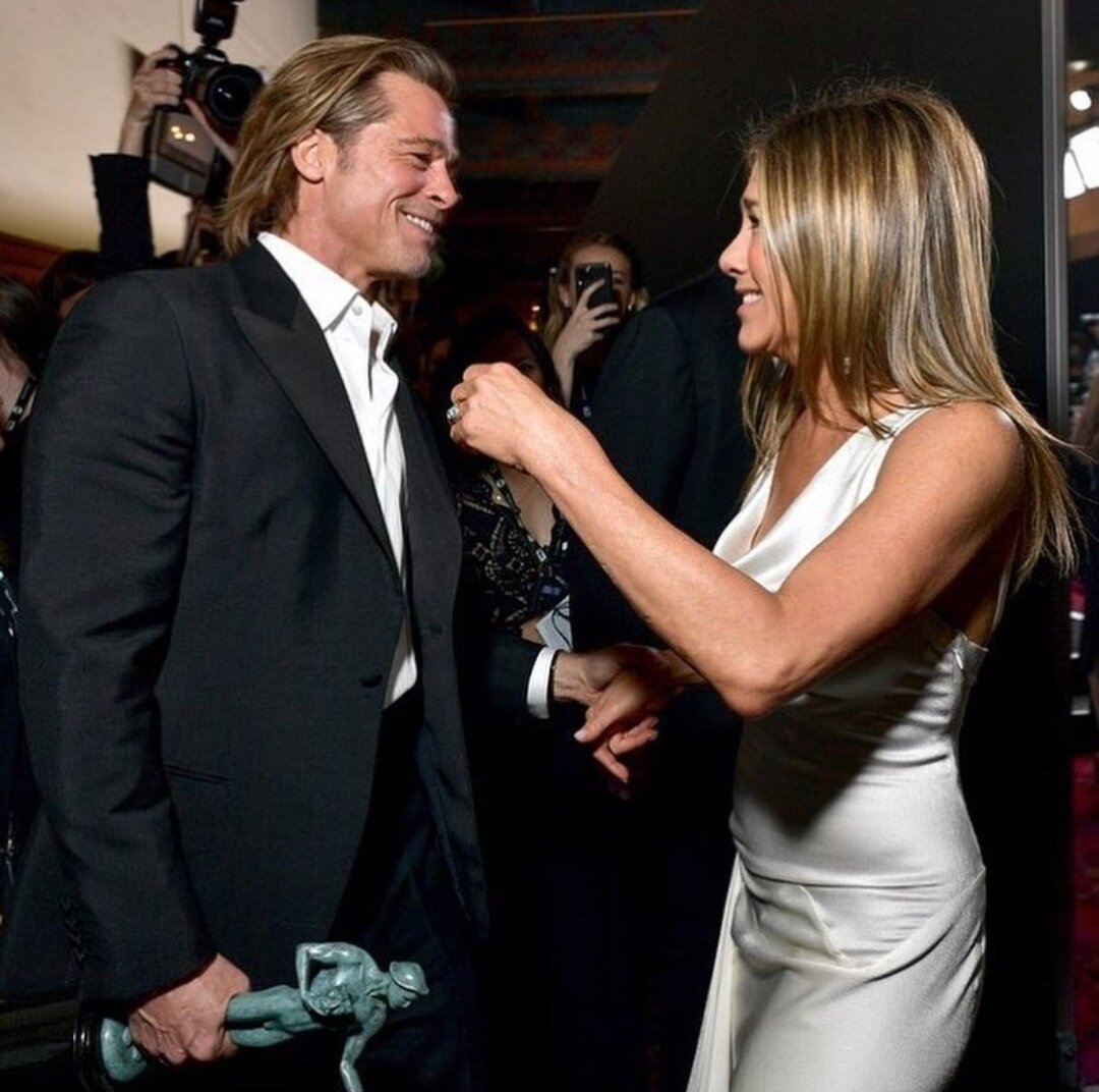 Нежные объятия Дженнифер Энистон и Брэда Питта