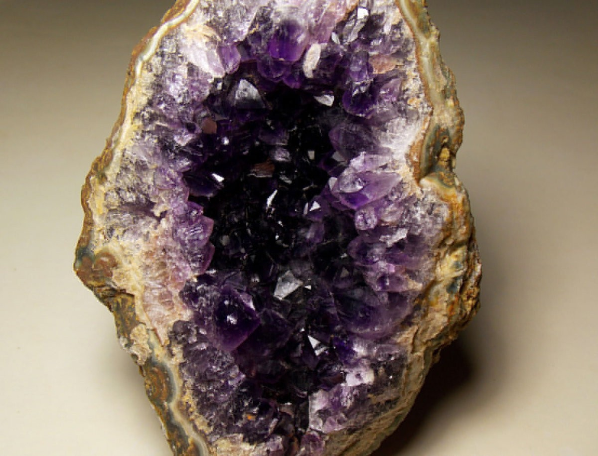 Друза аметиста. akamni.ru