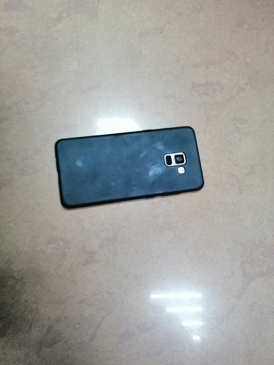 Так лежал телефон, только на снегу) Это не он:)