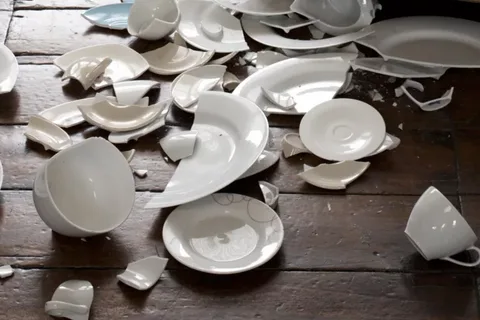    Наверное, у каждого в жизни случалась такая ситуация, когда неожиданно разбивалась посуда.-2