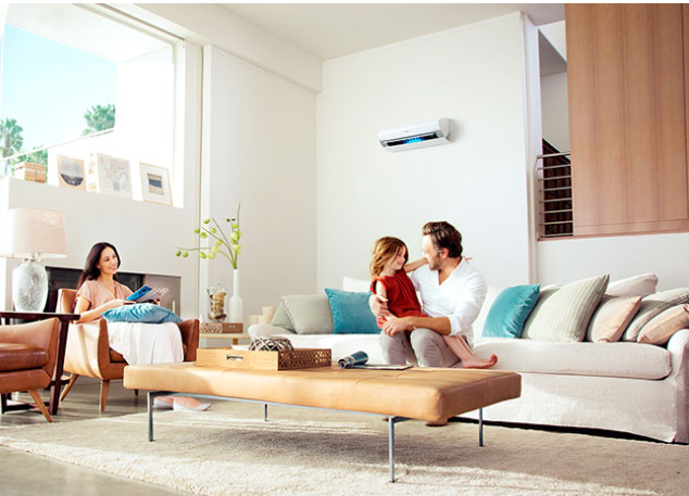 Производители предлагают несколько разновидностей сплит-систем. Большинство моделей последнего поколения рассчитаны не только на охлаждение или прогрев квартиры. Они могут очищать, увлажнять, ионизировать или ароматизировать воздух, формируя в доме благоприятный микроклимат. 