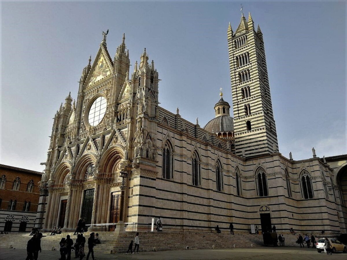 Соборная площадь (Piazza del Duomo). Сиенский собор (Duomo di Siena), или Кафедральный собор в честь Вознесения Пресвятой Девы Марии (Cattedrale di Santa Maria Assunta)