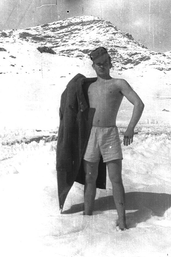 Шутейная фотка на Новый год в январе 1986