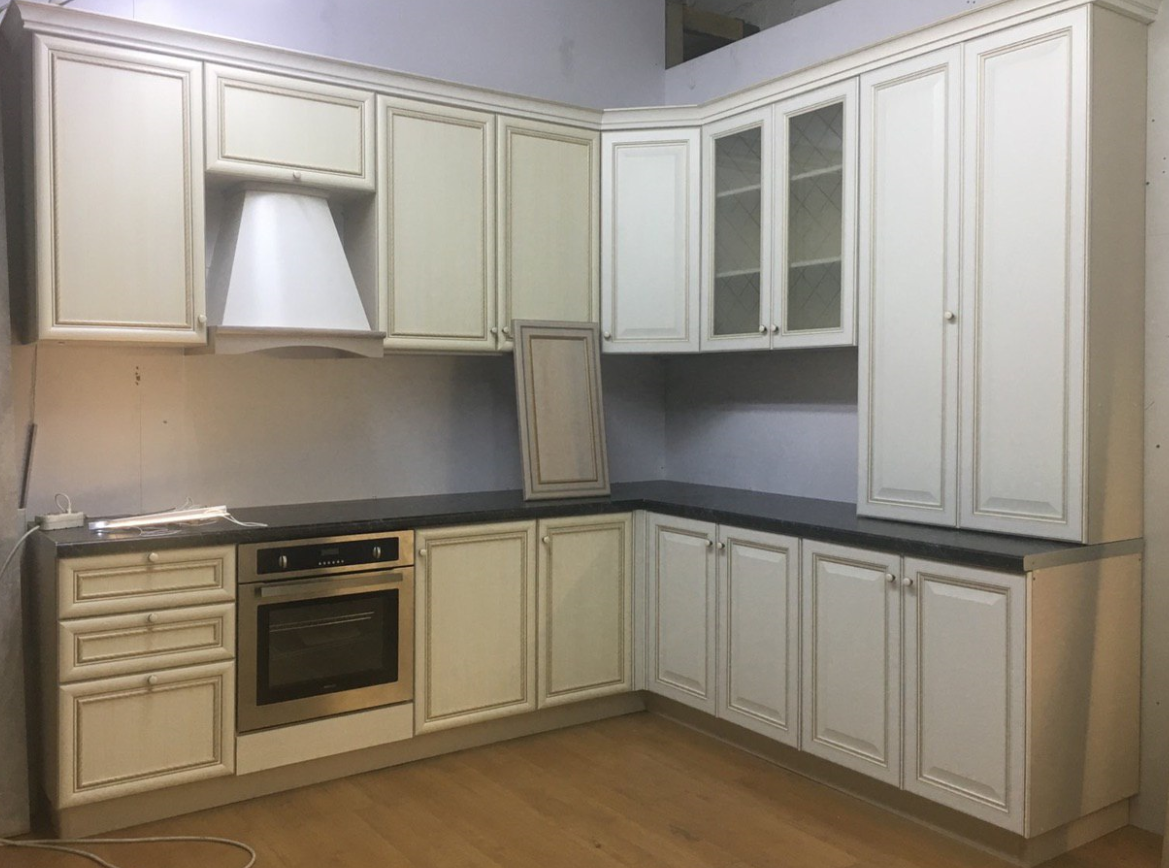 пример  кухни среднего сегмента.