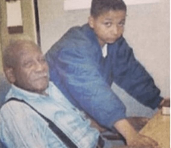 Фредди  Фиггерс в детстве с отцом. Все фото взял на его странице в фейсбуке.