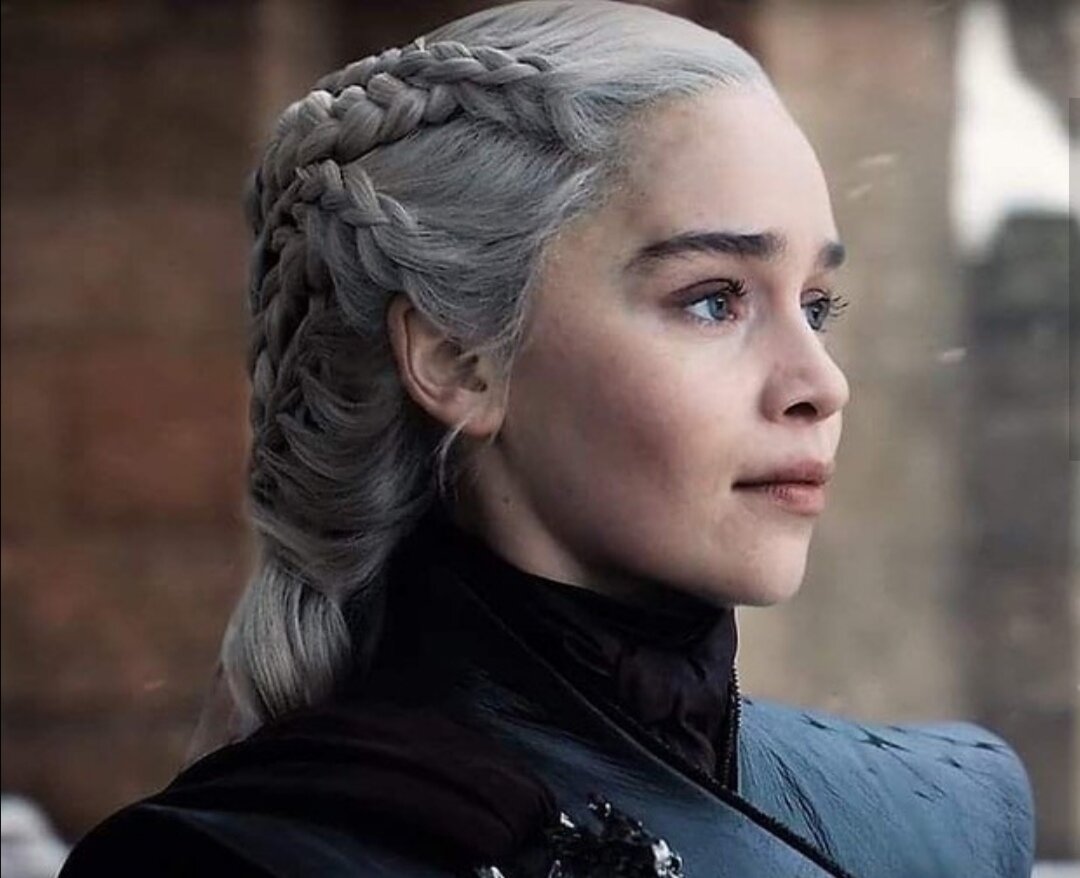 Эмилия  в образе Дейнерис из  Game of trones /Игра престолов