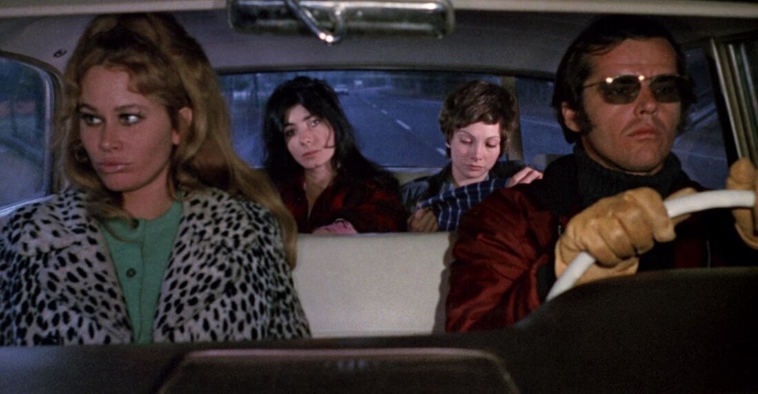 «Пять легких пьес» / «Five Easy Pieces» (реж. Боб Рейфелсон,1970, США): «…нефтяник Роберт Дюпи живет в городке в Техасе; его девушка работает официанткой; никто не знает, что когда-то Роберт был пианистом… однажды ему приходит сообщение, что его отец при смерти…».  КиноПоиск:7,5; IMDb:7,5.