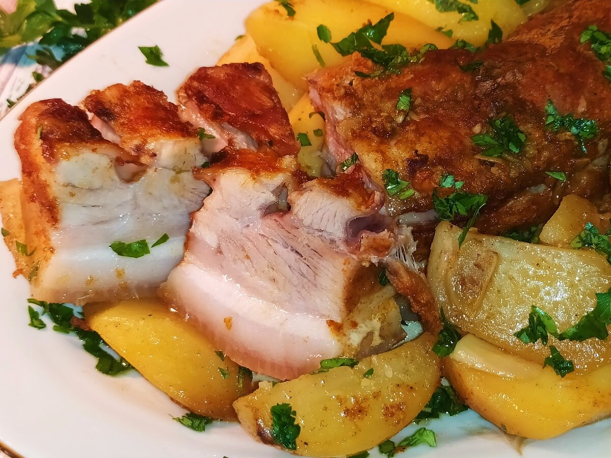 Свинина с картошкой в духовке рецепты с фото