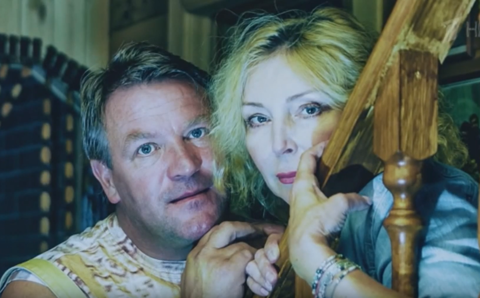 Избранник был существенно моложе