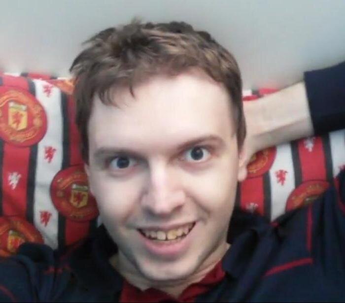 Надеюсь, ты улыбаешься не как этот чудик