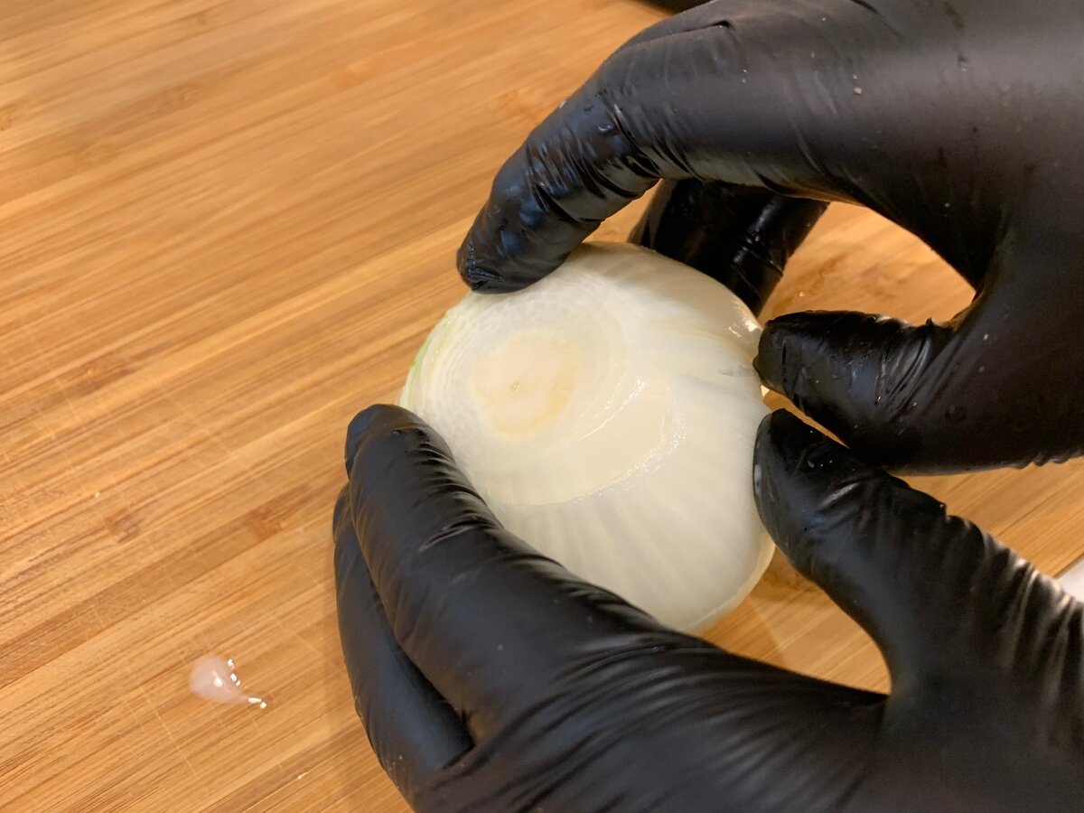 Фото сделано автором (снимаю верхний слой лукк)