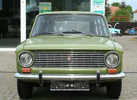 Фары ВАЗ 2102  и решетка радиатора в оригинале