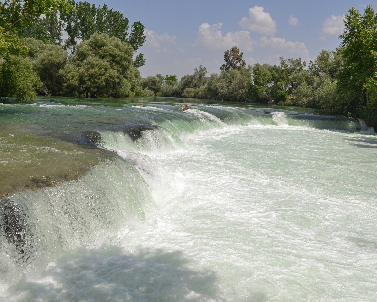Водопад весной