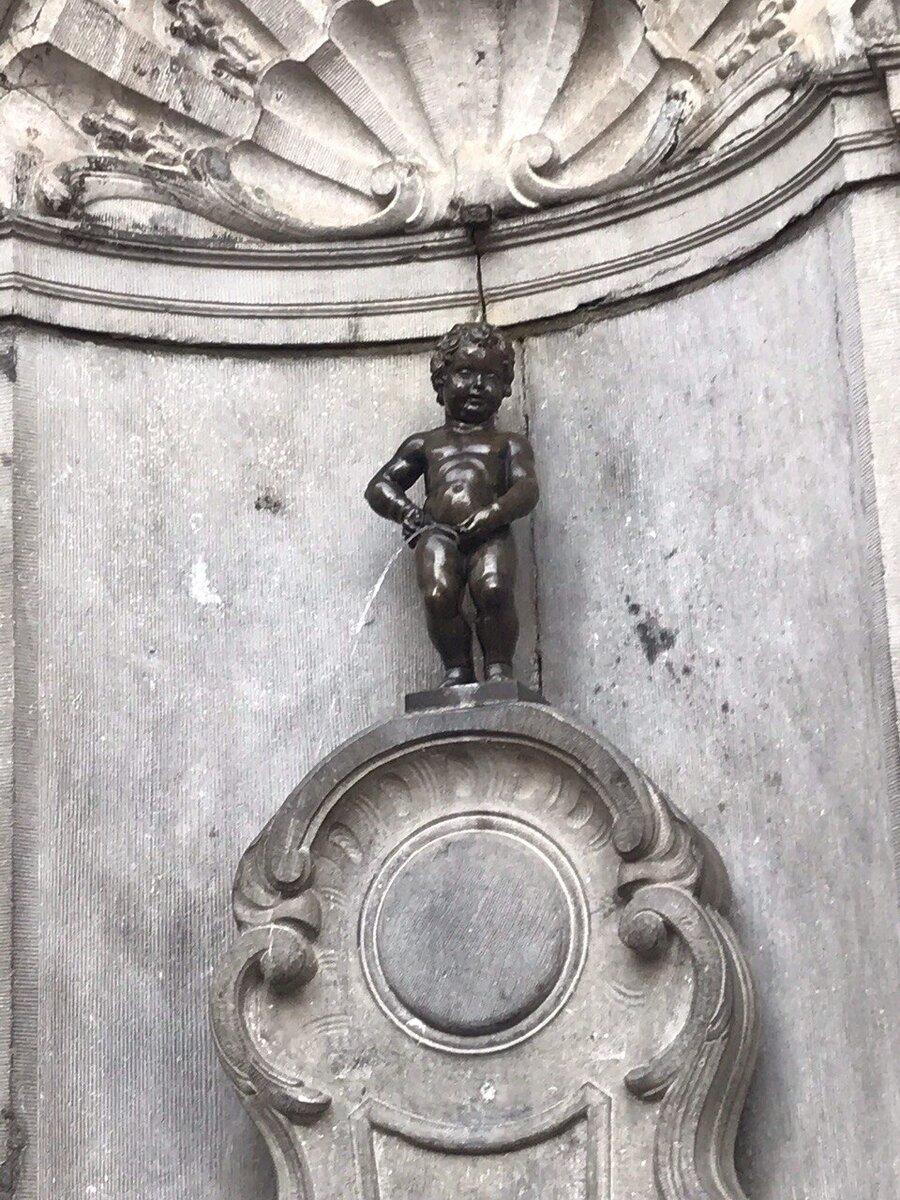 Писающий мальчик