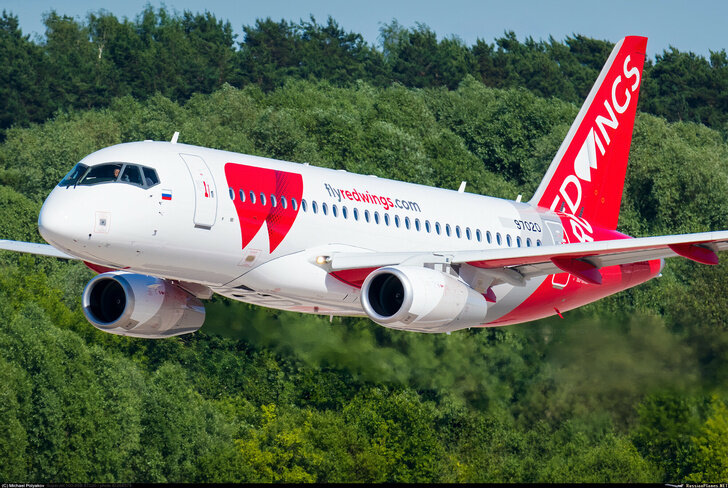 Сухой SupperJet 100 в ливрее Red Wings
