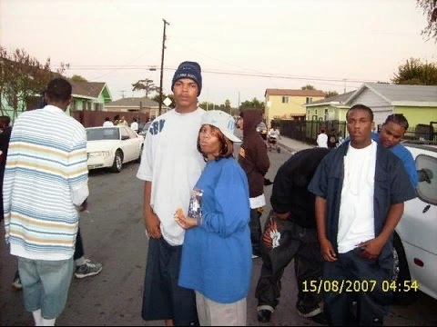 Фото девушки и парня из «Acacia Blocc Compton Crips» 