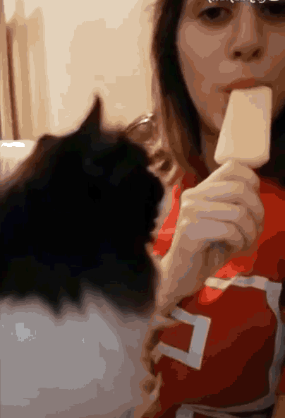 нажмите на картинку и она задвигается