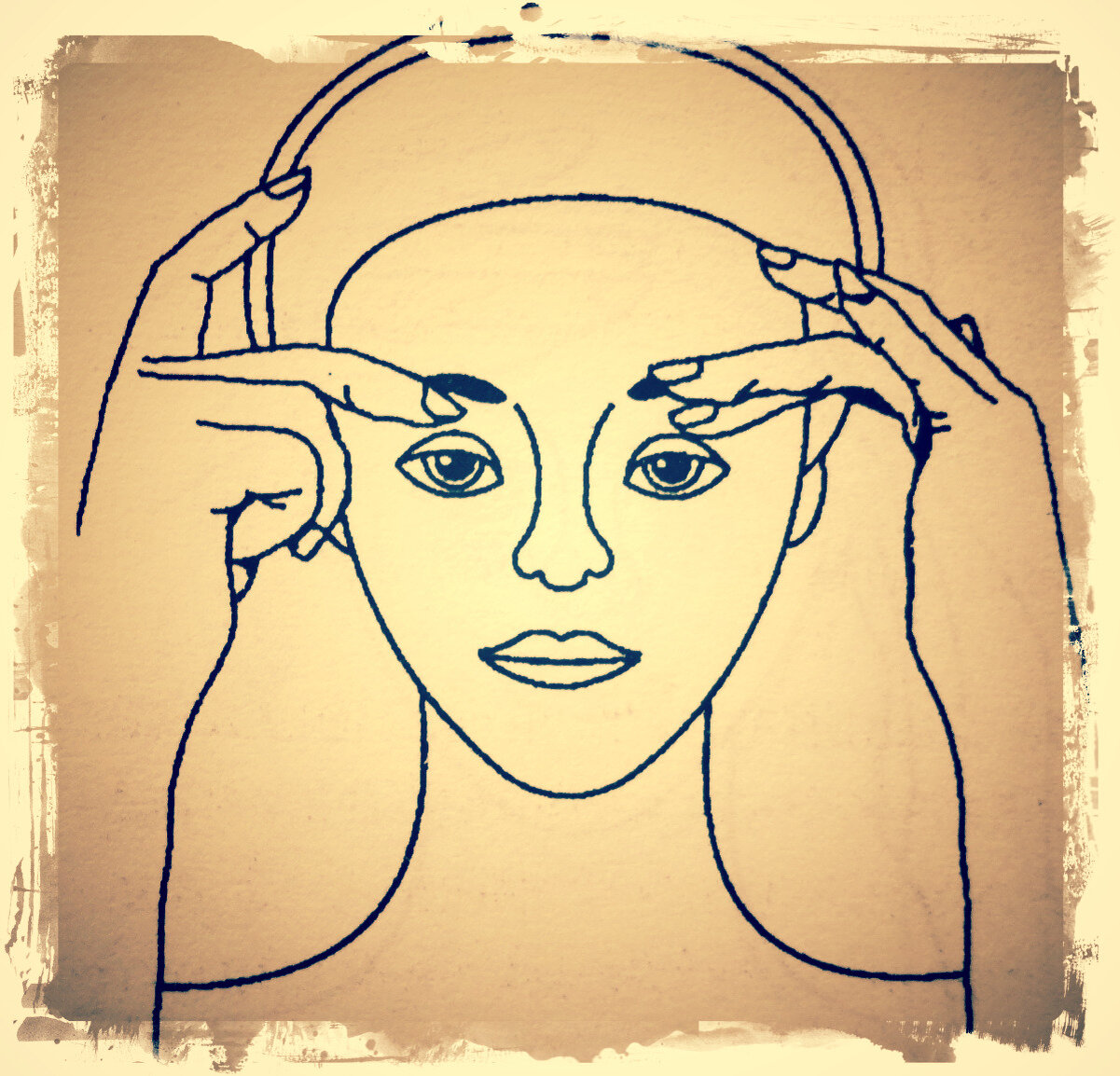 Легкими движениями наносим крем на веки.