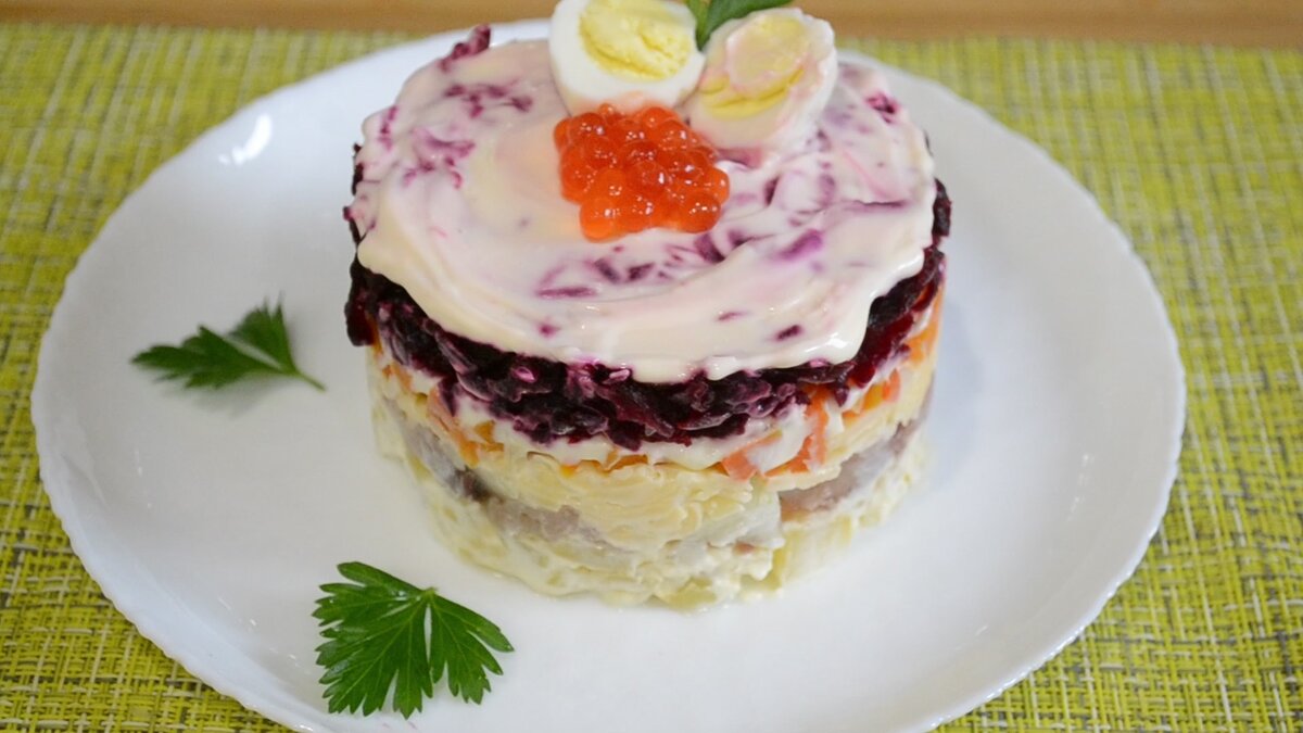 Салат с копченой скумбрией