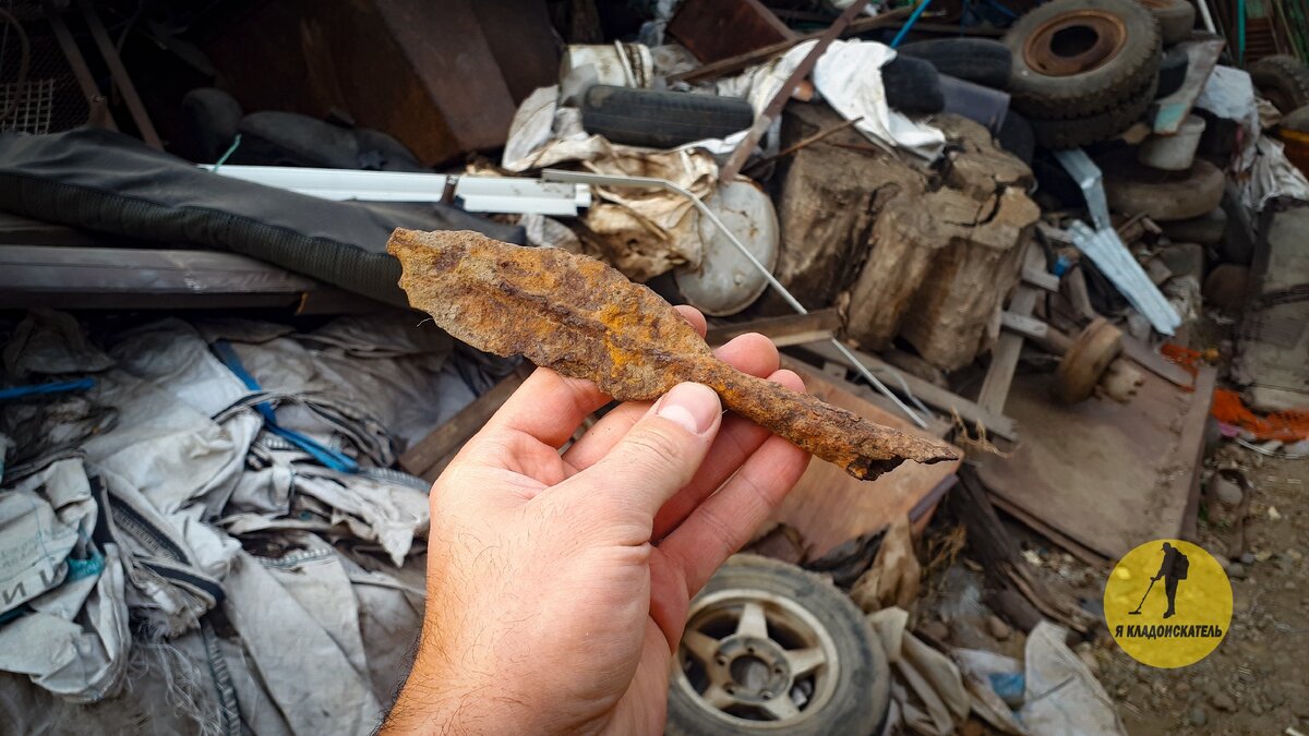 Приехал сдавать металлолом и увидел в куче железа самый настоящий ...