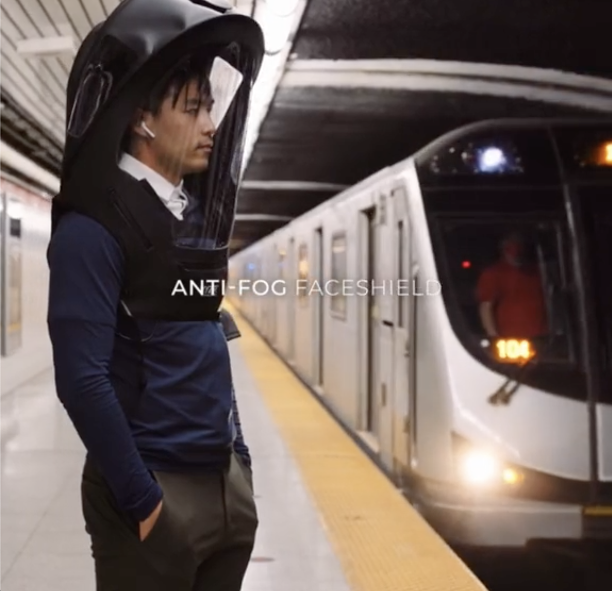 Скафандр вместо маски. Можно ходит в нем.