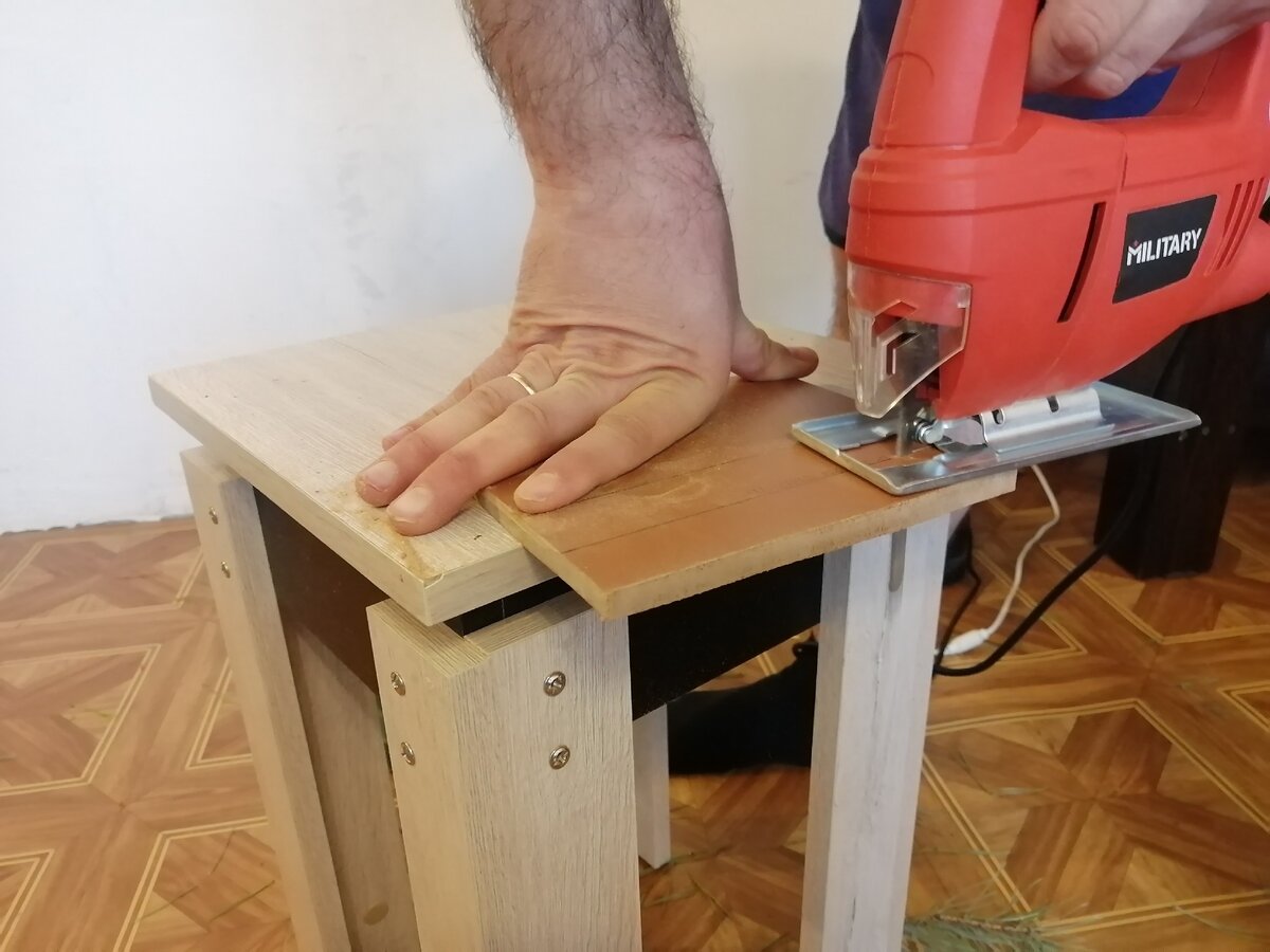 Делали кормушку из ламината? 