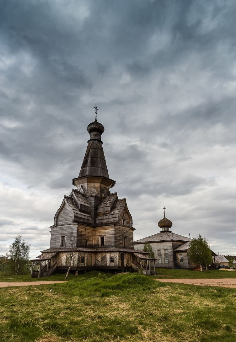 Успенская Церковь в Варзуге. Село Варзуга Кольский полуостров. Терский берег Варзуга. Деревня Варзуга Мурманская область. Церковь 1674 года мурманск область