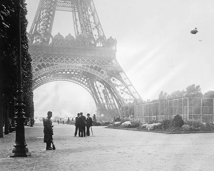Эйфелева башня во время Первой Мировой войны