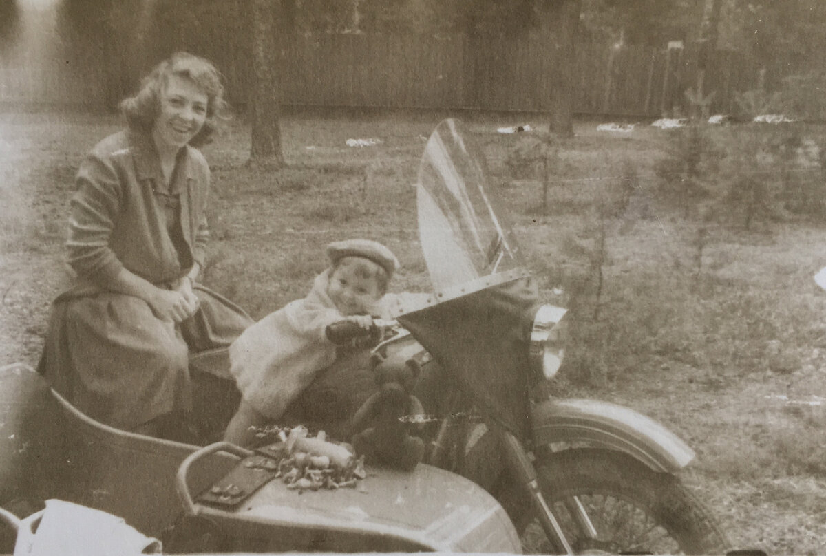 бабушка с моей мамой 