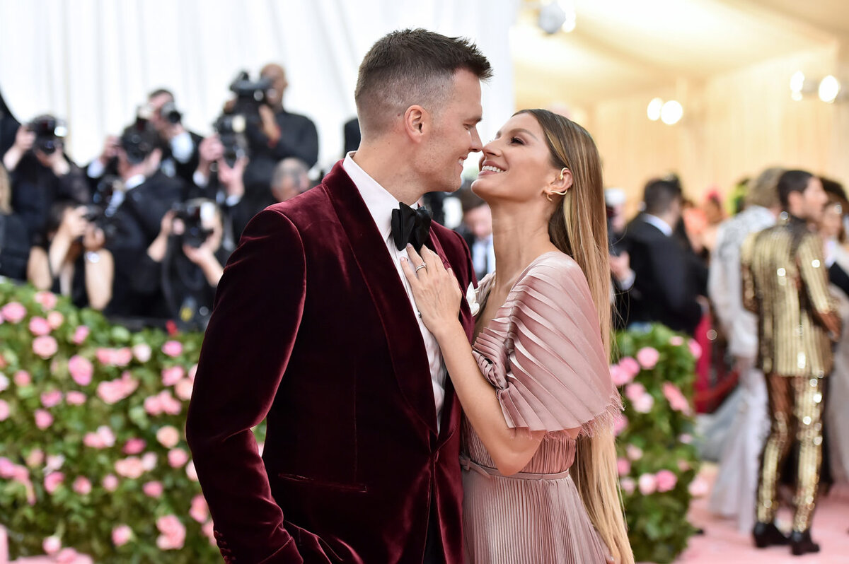 ЖИЗЕЛЬ БЮНДХЕН С МУЖЕМ ТОМОМ БРЭДИ НА MET GALA, 2019