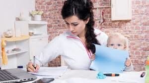 В ситуациях, когда требуется взыскать алименты во время бракоразводного процесса, когда окончательное решение судьей еще не вынесено, а процесс рассмотрения затягивается, перечень документов для подачи на алименты будет несколько иным: