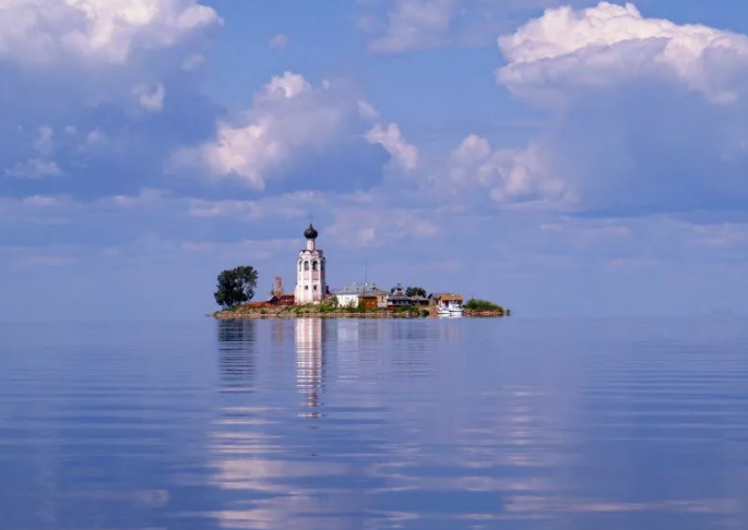 Фото из доступных источников.