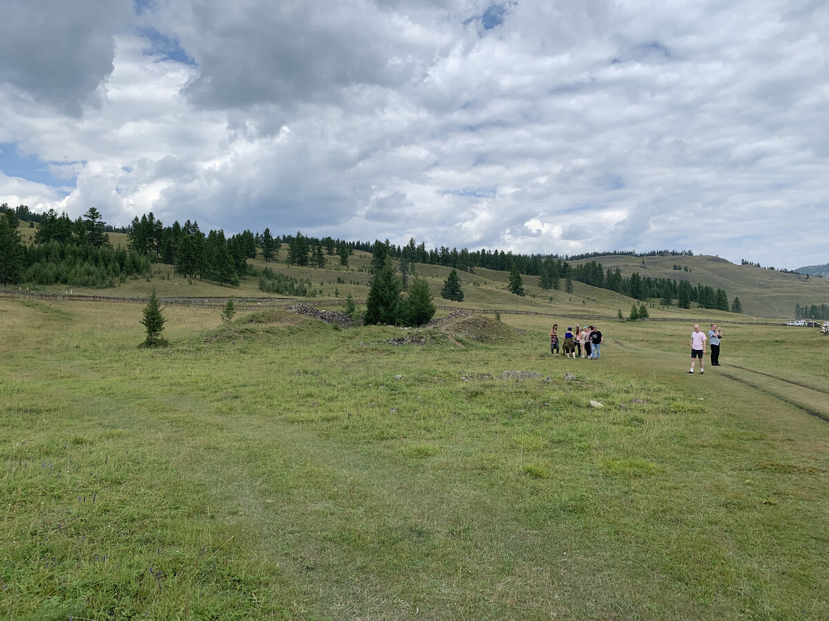 Территория комплекса Пазырыкские курганы в Республике Алтай. Все фото в статье сделаны лично автором