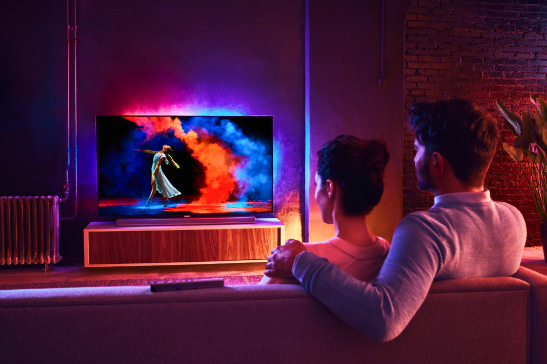 Какой телевизор смотришь. Philips 65oled973. Телевизор Филипс эмбилайт 2007. Philips 7000 Ambilight. Телевизор Philips с подсветкой Ambilight 2010.