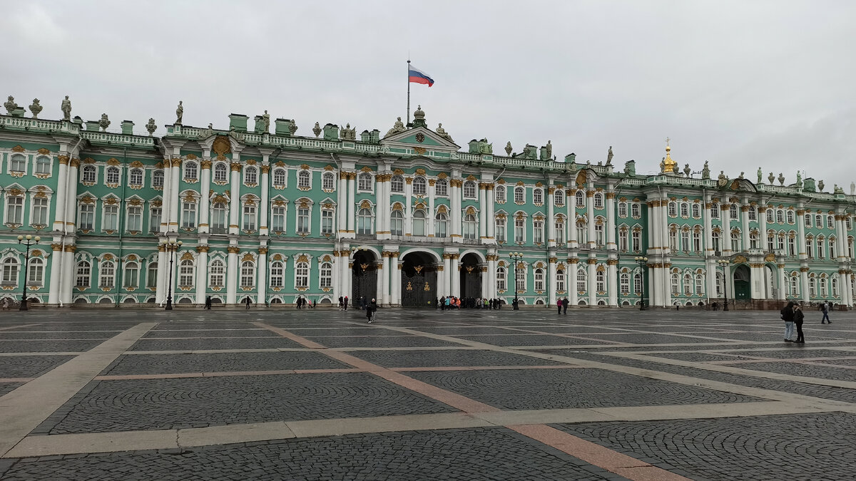 Дворцовая площадь со стороны здания Главного штаба