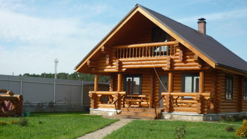 Примеры домов из бревна, бруса и СИП-панелей