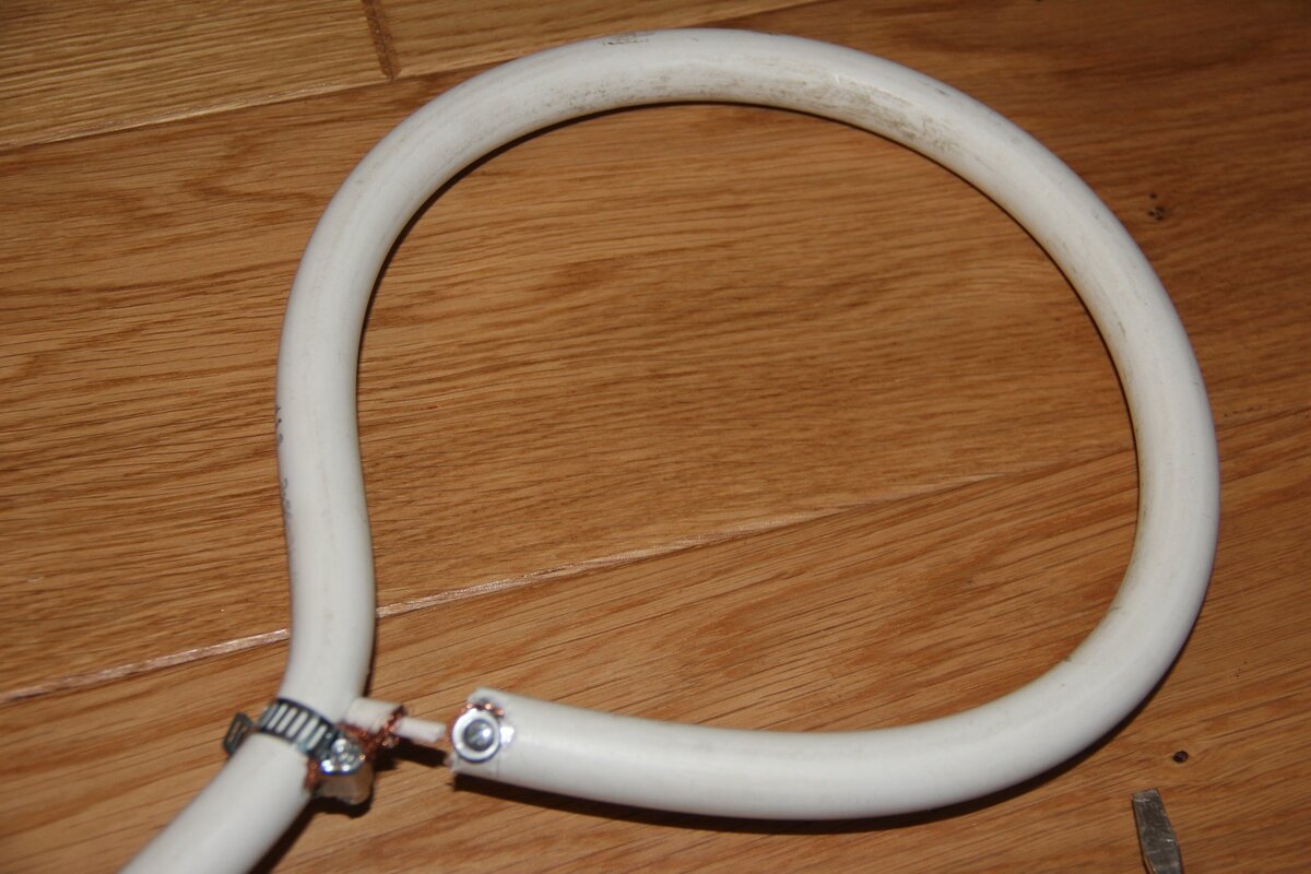 Рис. 1: Антенна из коаксиального кабеля