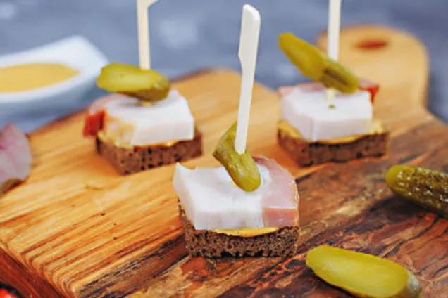 Канапе с салом 