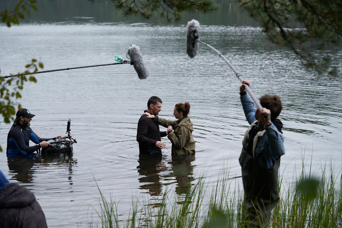 Даниил Страхов в роли Павла Андреева и Елена Николаева в роли Виолетты. На съемках сериала