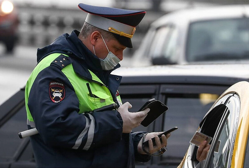 Сотрудник ГИБДД