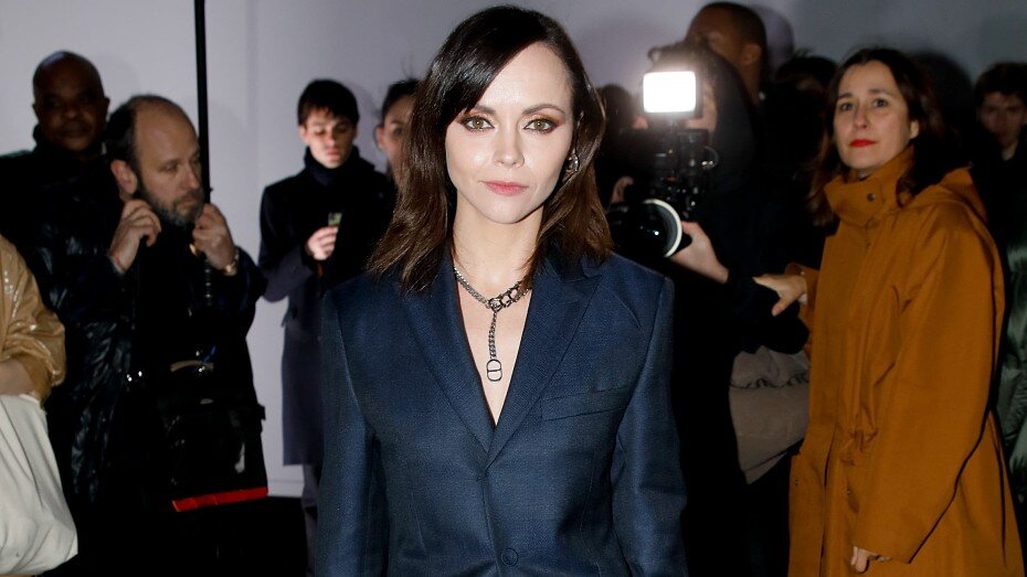 https://www.ok-magazine.ru/images/cache/2022/3/23/widen_930_crop_2362_1328_0_257_q90_1305011_a79d3aa0cf2106bc9048ece2d.jpeg