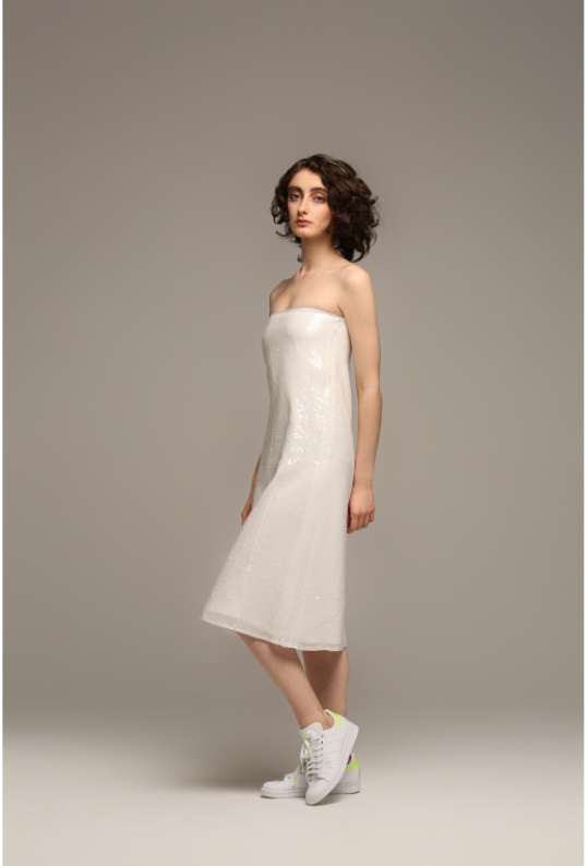 Платье-миди с пайетками. 33000 рублей