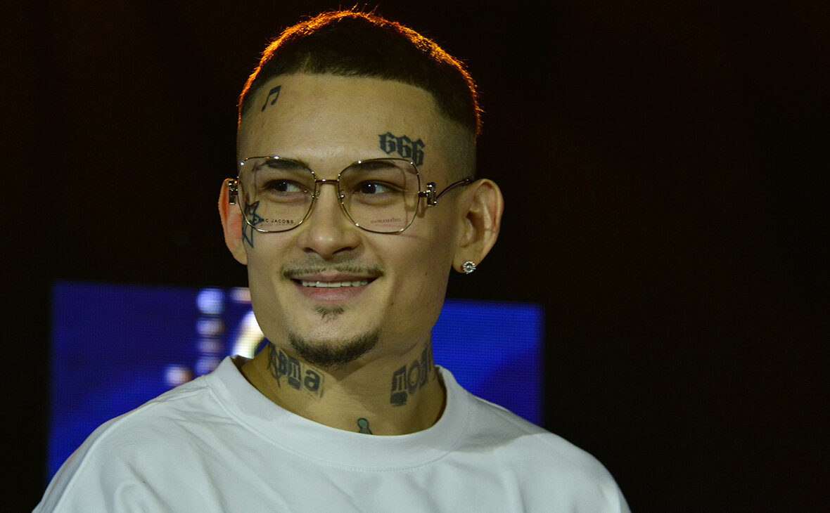 «Все норм, пацаны, держимся», - подписал публикацию эпатажный рэпер.Очередной перфоманс от Моргенштерна явно впечатлил его фолловеров. За 16 часов ролик собрал больше 1,3 миллиона просмотров.«Я знал, что отечественные звёзды всегда найдут способ заработать! Горжусь»«Когда трек не залетел в чарты… Хорош»«Когда интернет больше не работает!»«Можно немало так заработать»«А что, неплохой стартап»«500 крон - это хорошие деньги, кстати. Молодец»«Табличку не выкидывай, я скоро подъеду»«Когда расстался с Диларой и закрыл ресторан»«Скоро во всех новостях: Моргеншто без России умирает с голода и уже фоткается за деньги с прохожими! Респект, очередной инфоповод мутишь»«Вот этим и отличаются наши зазвездившиеся от западных. Бесплатно никогда ничего не сделают, просто из добрых побуждений», - писали в комментариях фолловеры артиста.