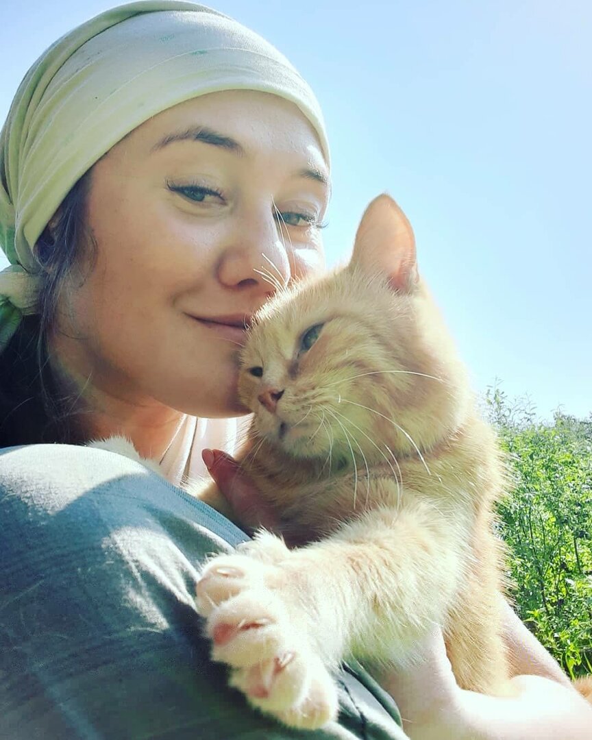 С Жужей сенокосим в имении