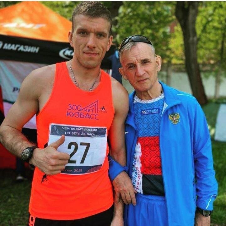 Василий Корыткин со своим тренером Анатолием Леготиным