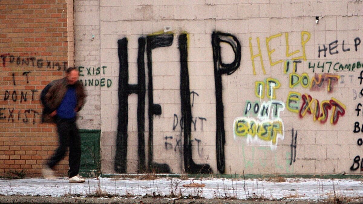    Мужчина на улице Детройта, США© AP Photo / Carlos Osorio