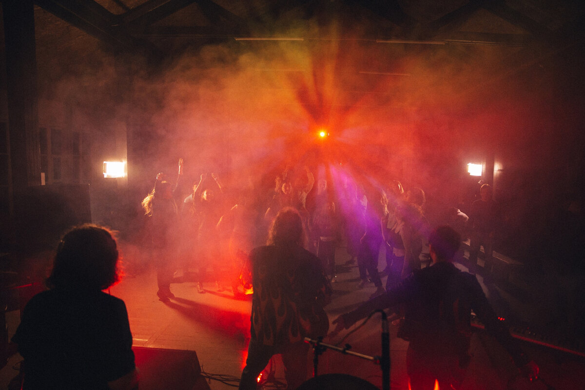 Дым-машина - отдельный праздник для световика! Хорошо, что у нас она была!