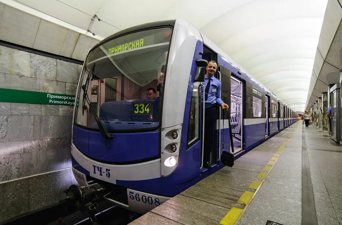 Поезда синей ветки метро